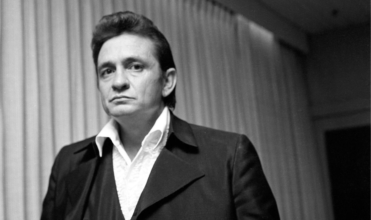 Country singer/songwriter Johnny Cash attends an event in December 1970 in Los Angeles, California. 
