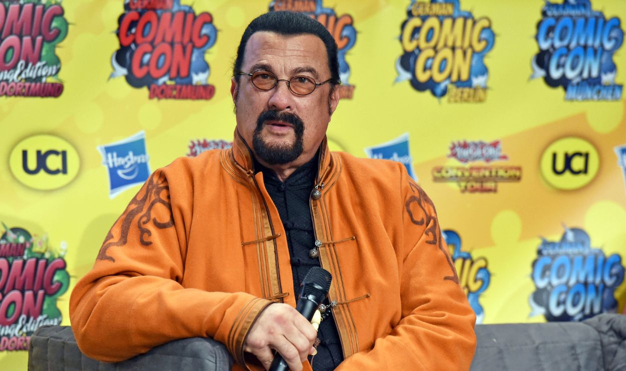 1067200868 Steven Seagal - Intro