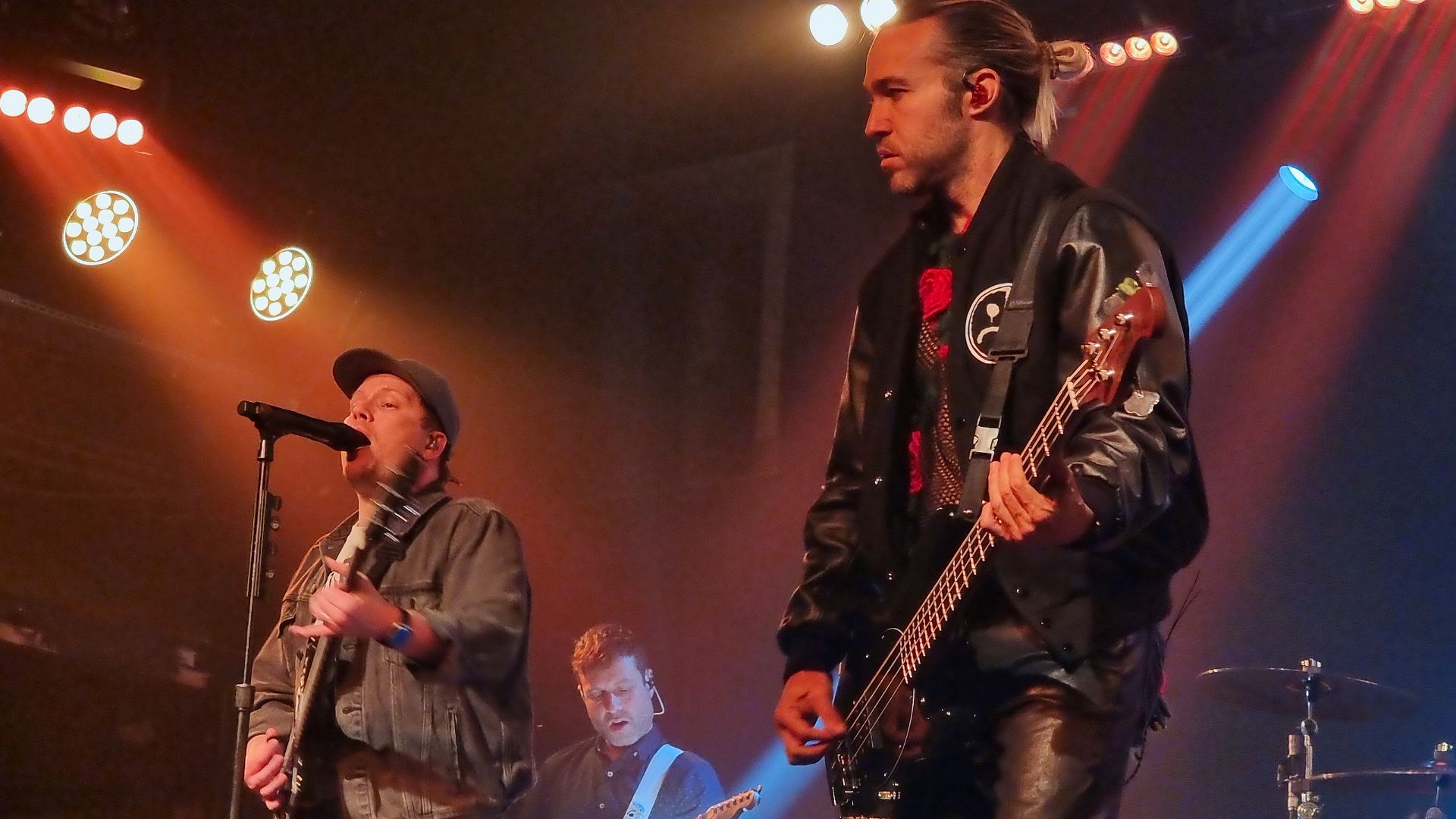 File:Fall Out Boy, Heaven, London (52755936394).jpg