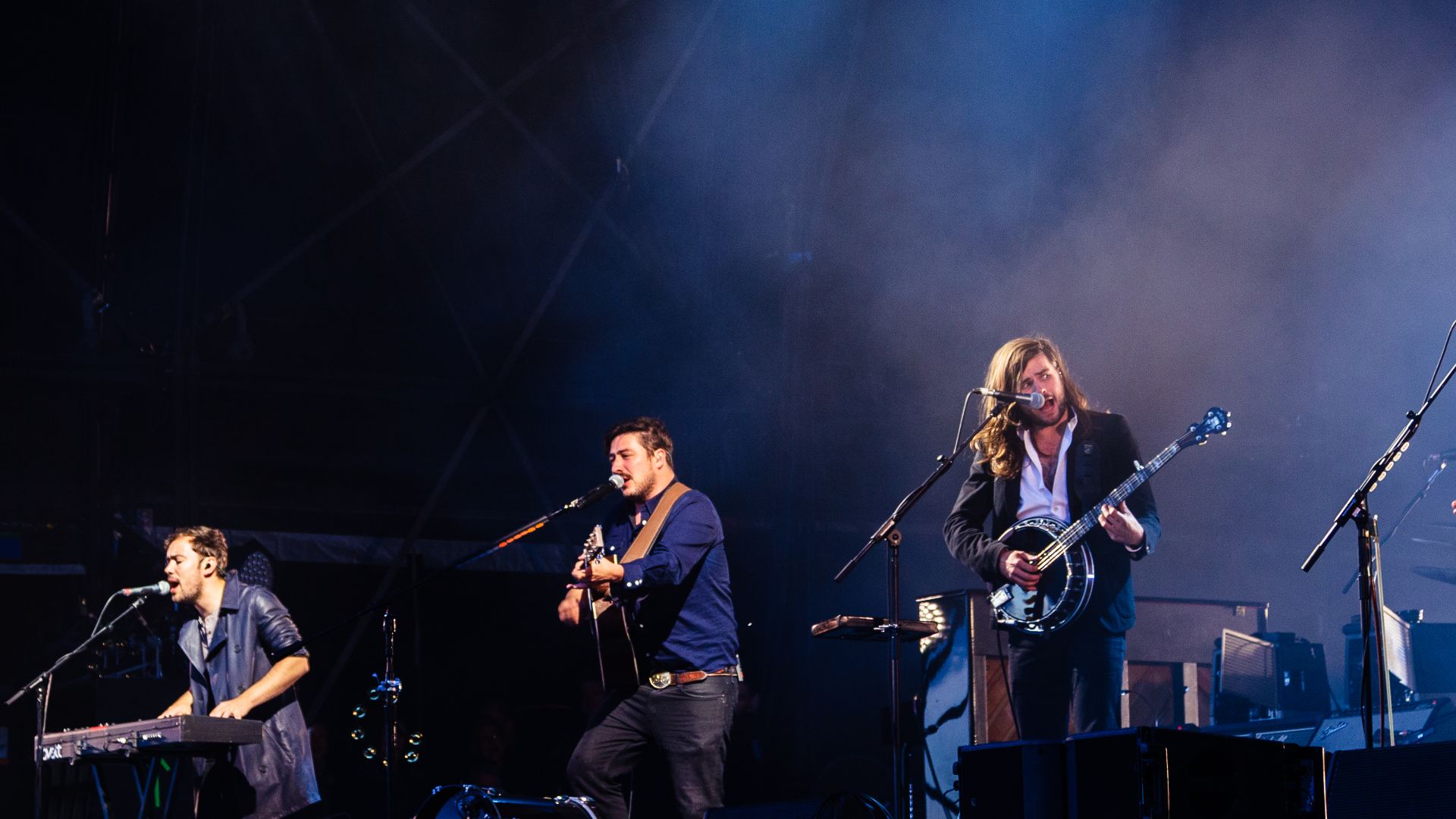 File:Mumford & Sons, performing at Aviemore, Scotland 2015.jpg