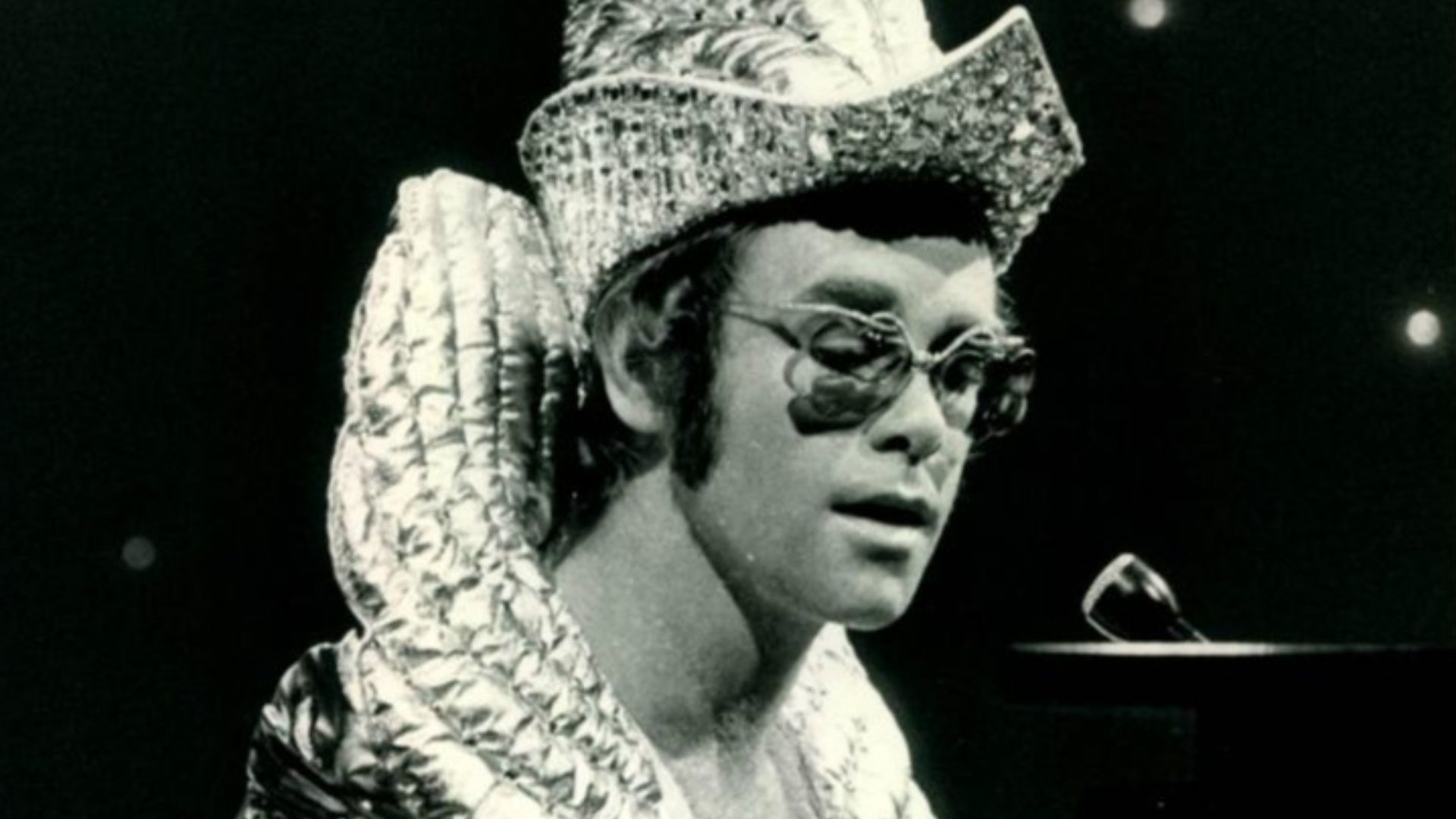 File:Elton john cher show 1975.JPG