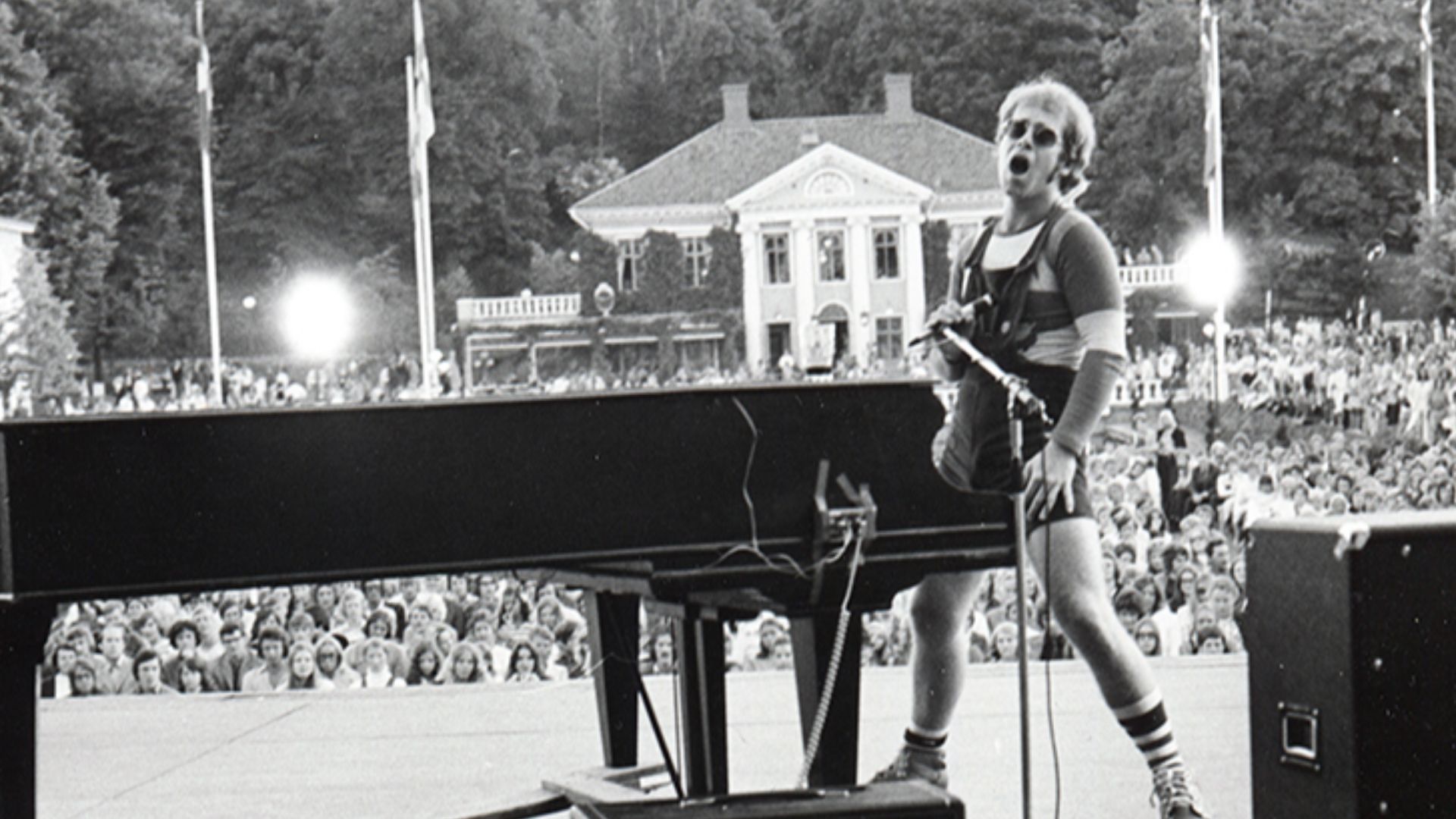 File:Elton John on stage.jpg