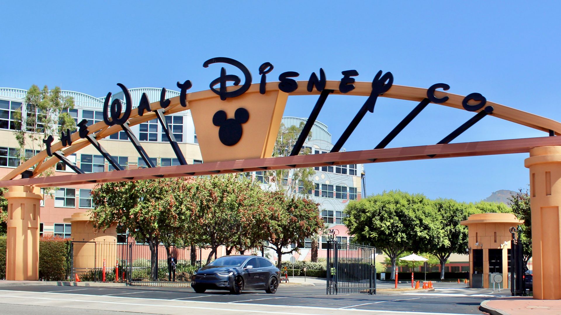 File:Walt Disney Studios Alameda Entrance.jpg
