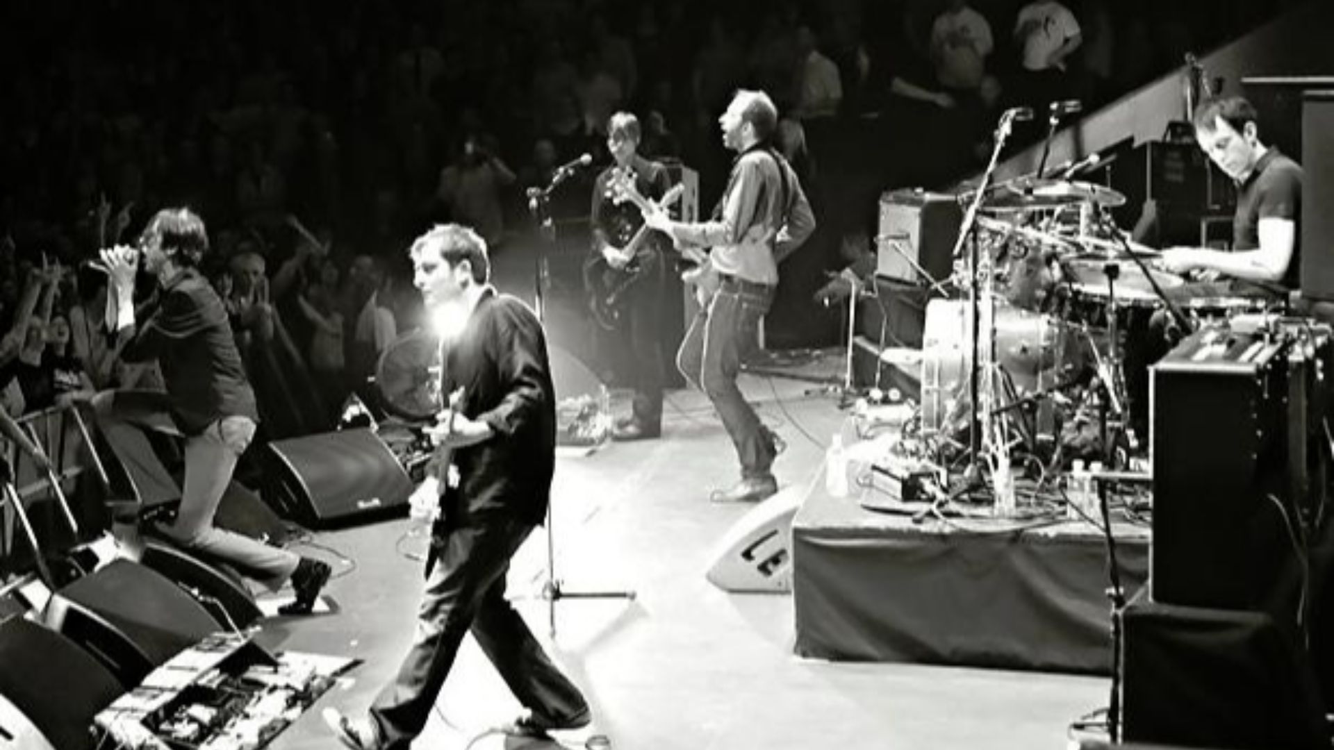 File:Suede, royal albert hall 2010.jpg