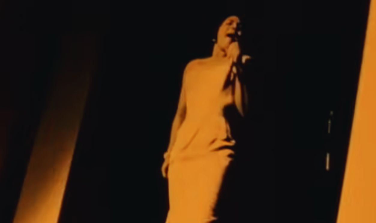 Screenshot from Erma Franklin – Piece of My Heart (1967)