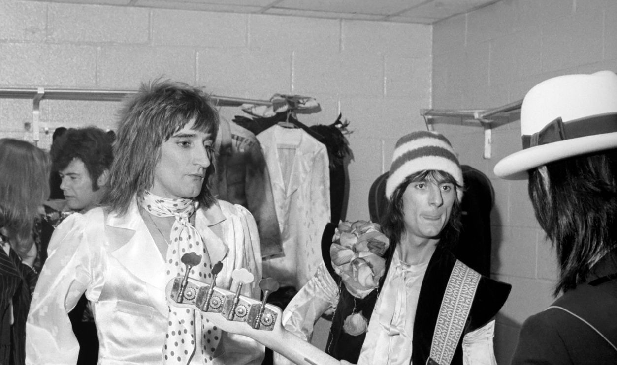 Rod and Ronnie Wood backstage with the band April 1975