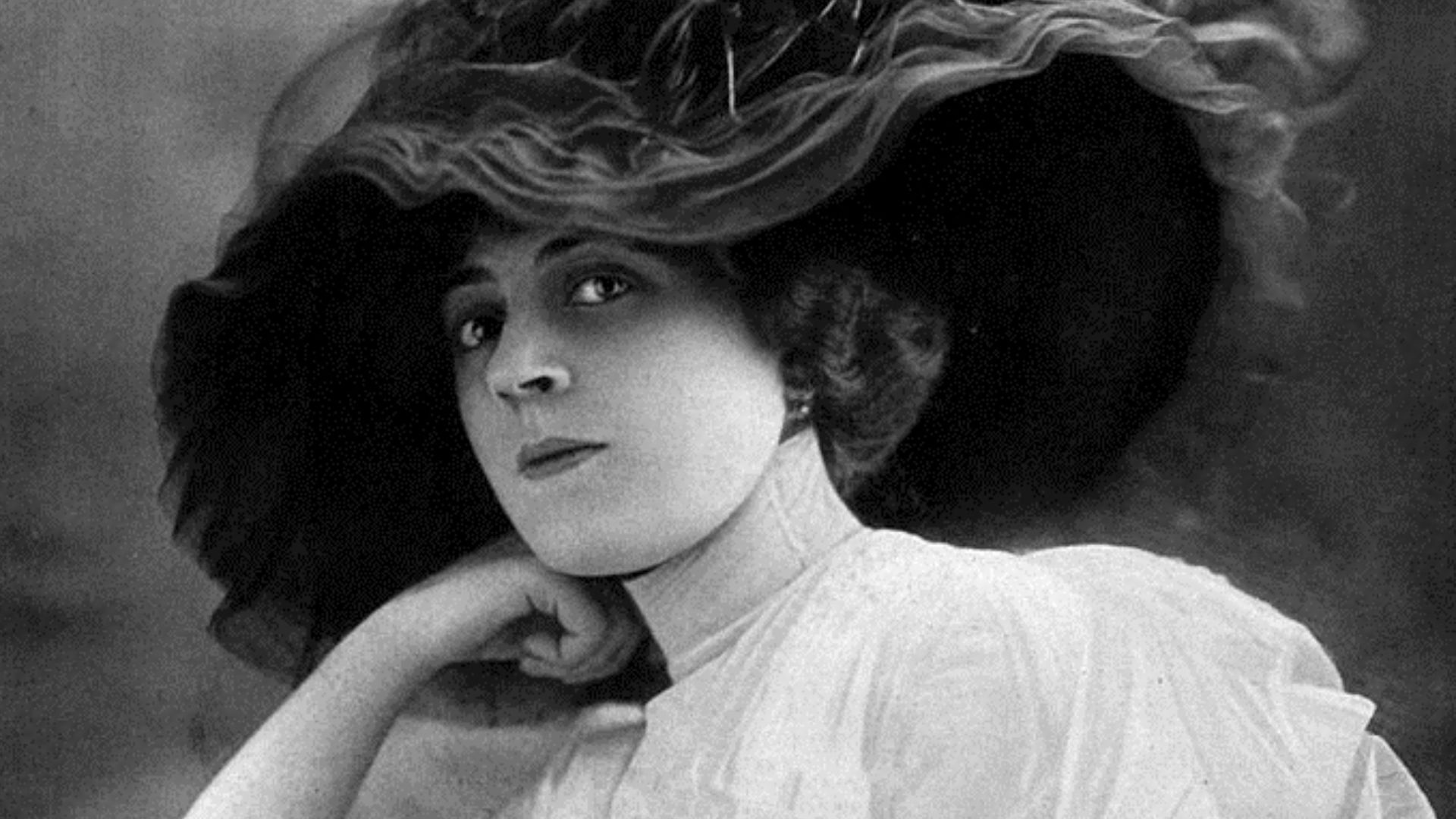 File:Ida Rubinstein 1912.jpg
