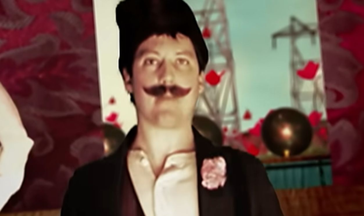 Screenshot from Float On (2004)