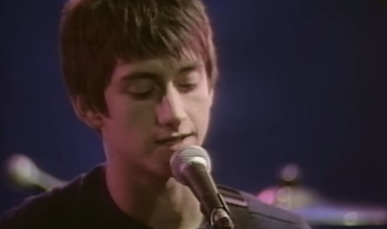 Screenshot from I Bet You Look Good On The Dancefloor (2005)