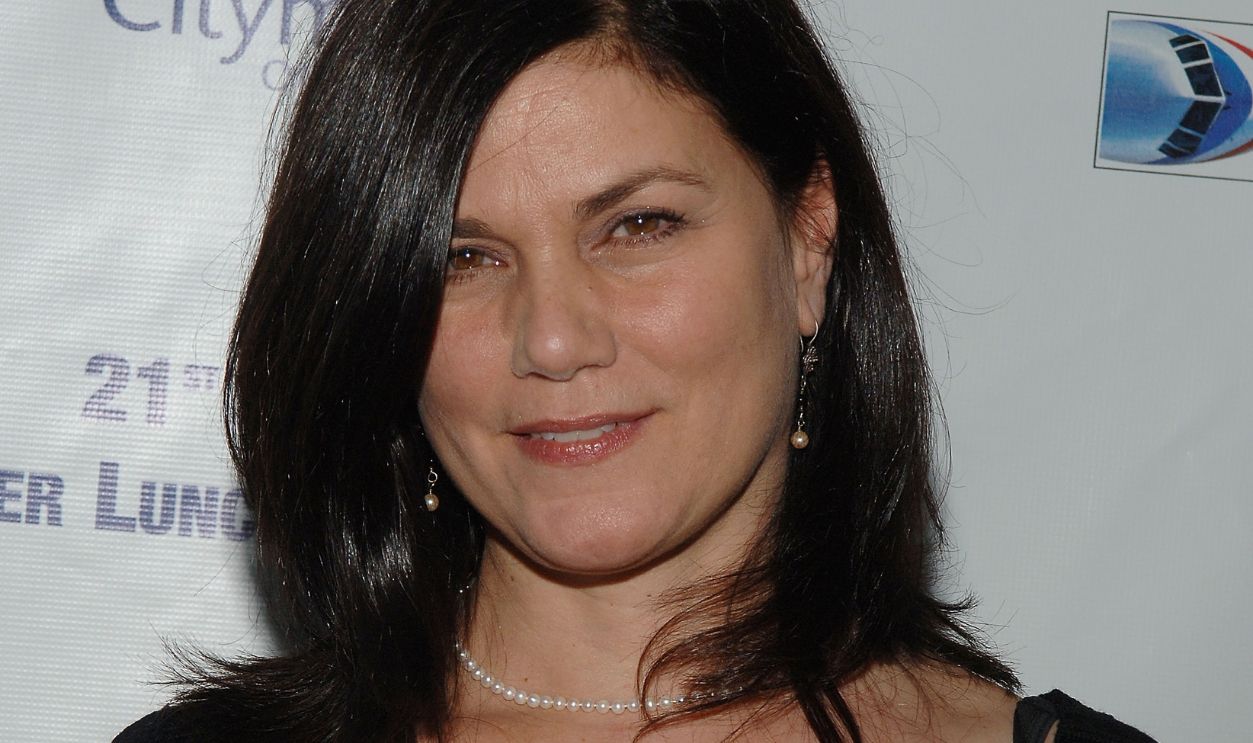 Linda Fiorentino attends the 21st Annual Citymeals-on-Wheels' Power Lunch for Women at The Rainbow Room in New York November 16,2007