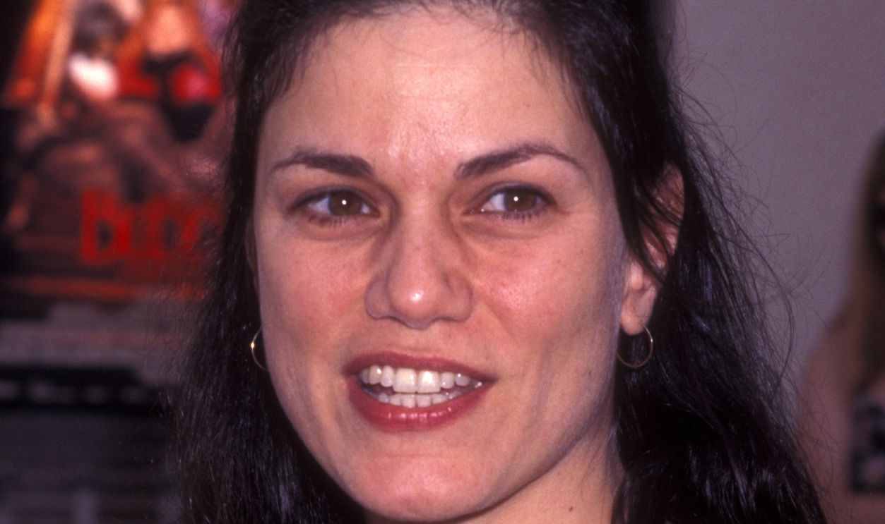 Actress Linda Fiorentino attends the premiere of Buddy on May 31, 1997 at Sony Studios in Culver City, California.