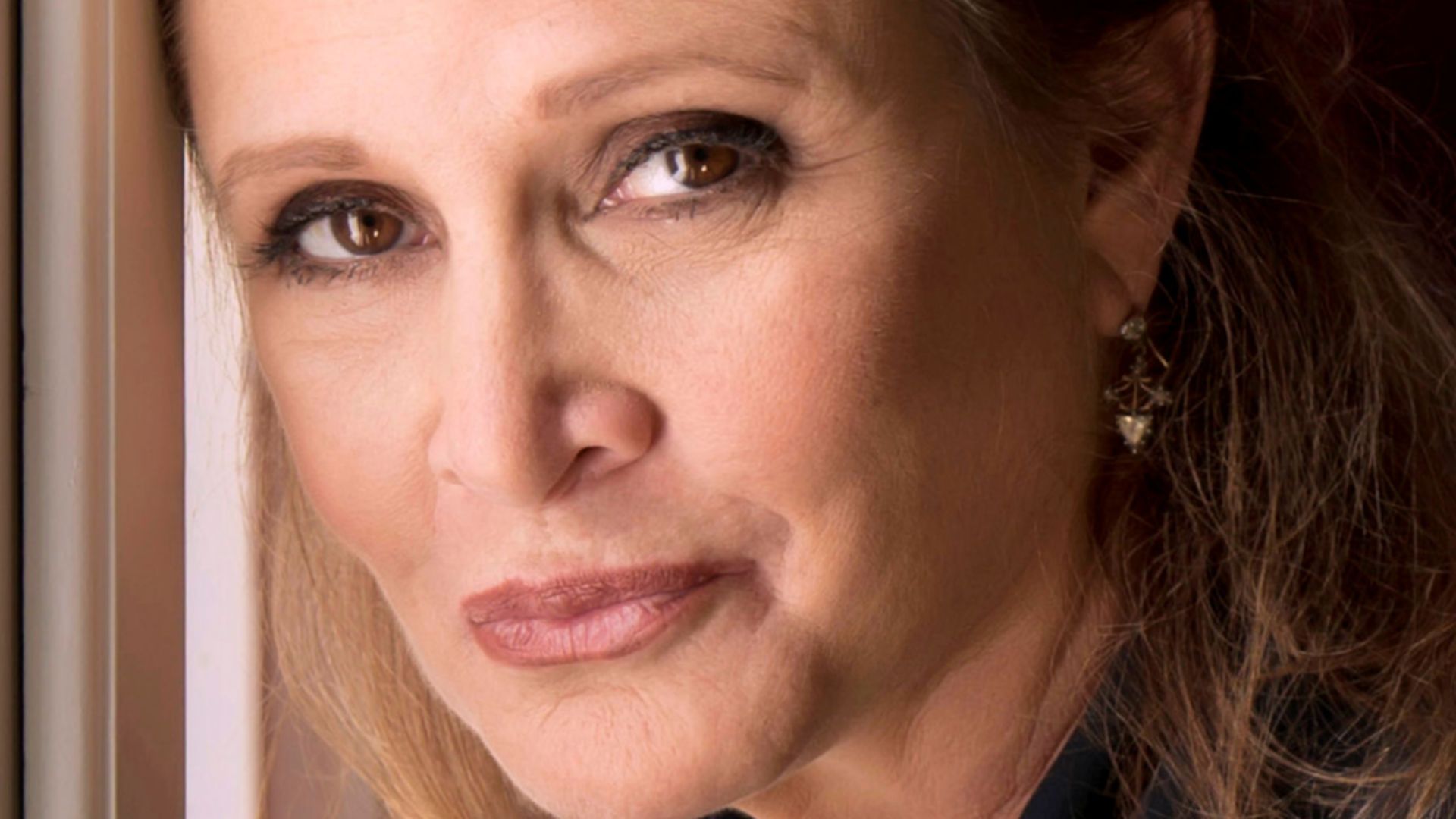 File:Carrie Fisher 2013-a straightened.jpg