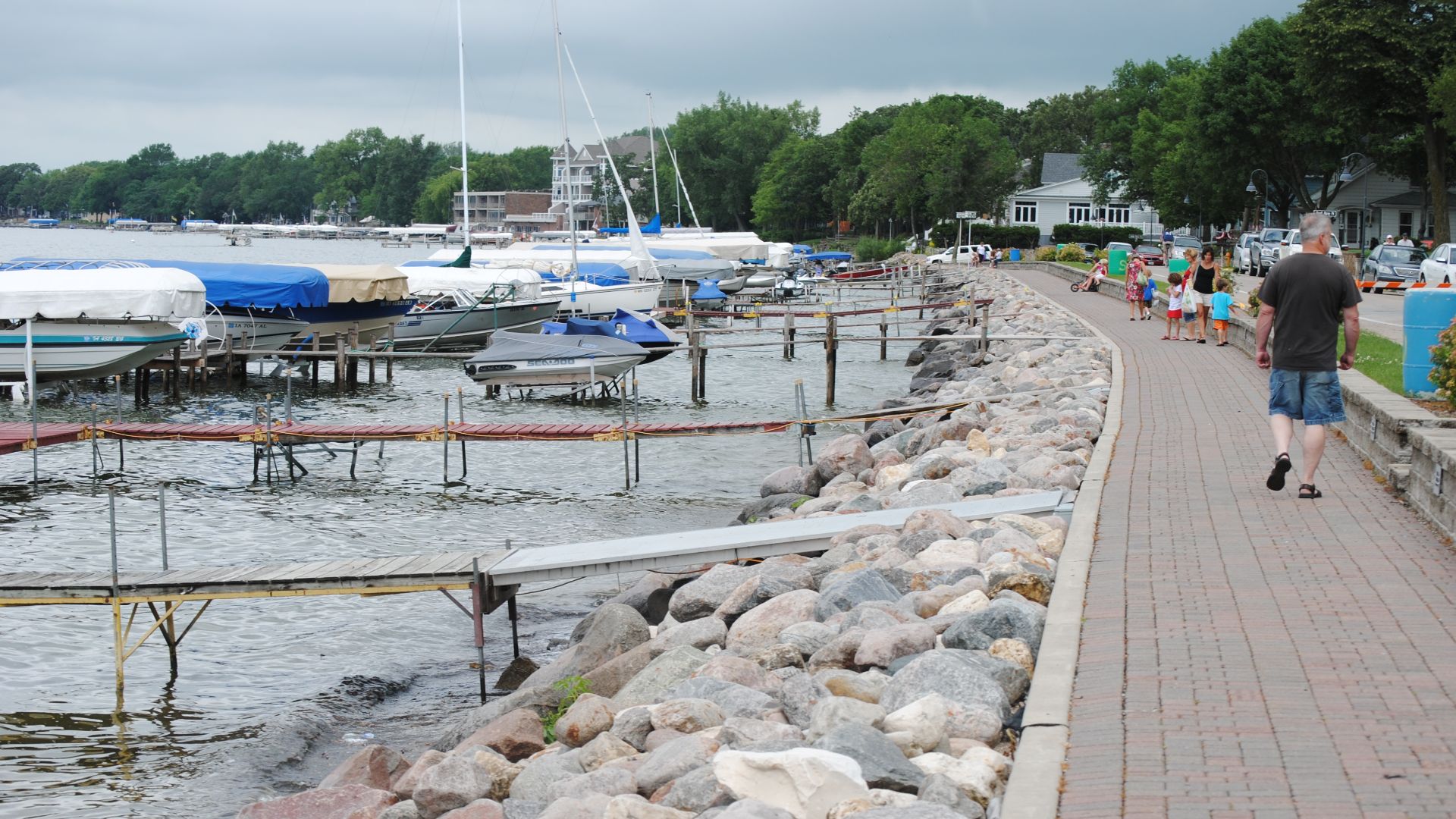 File:Clear Lake Waterfront.jpg