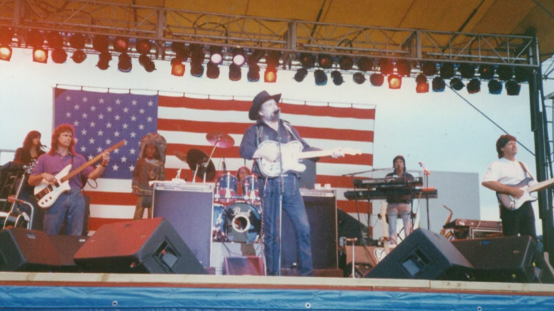 File:Waylon Jennings.jpg