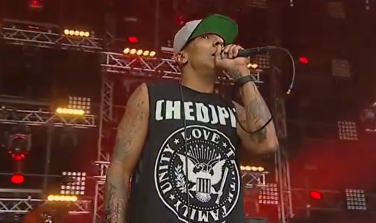 Screenshot from Bartender (2000)