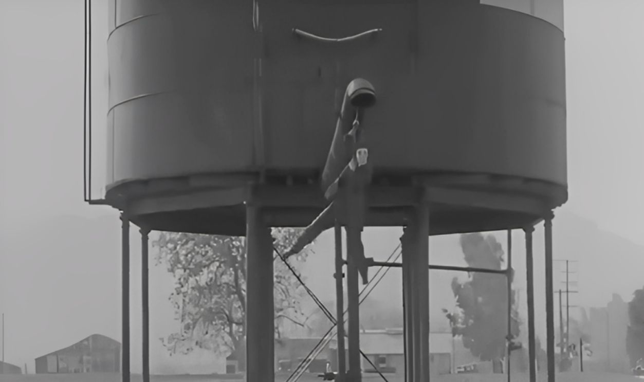 Screenshot from Sherlock Jr (1924) 