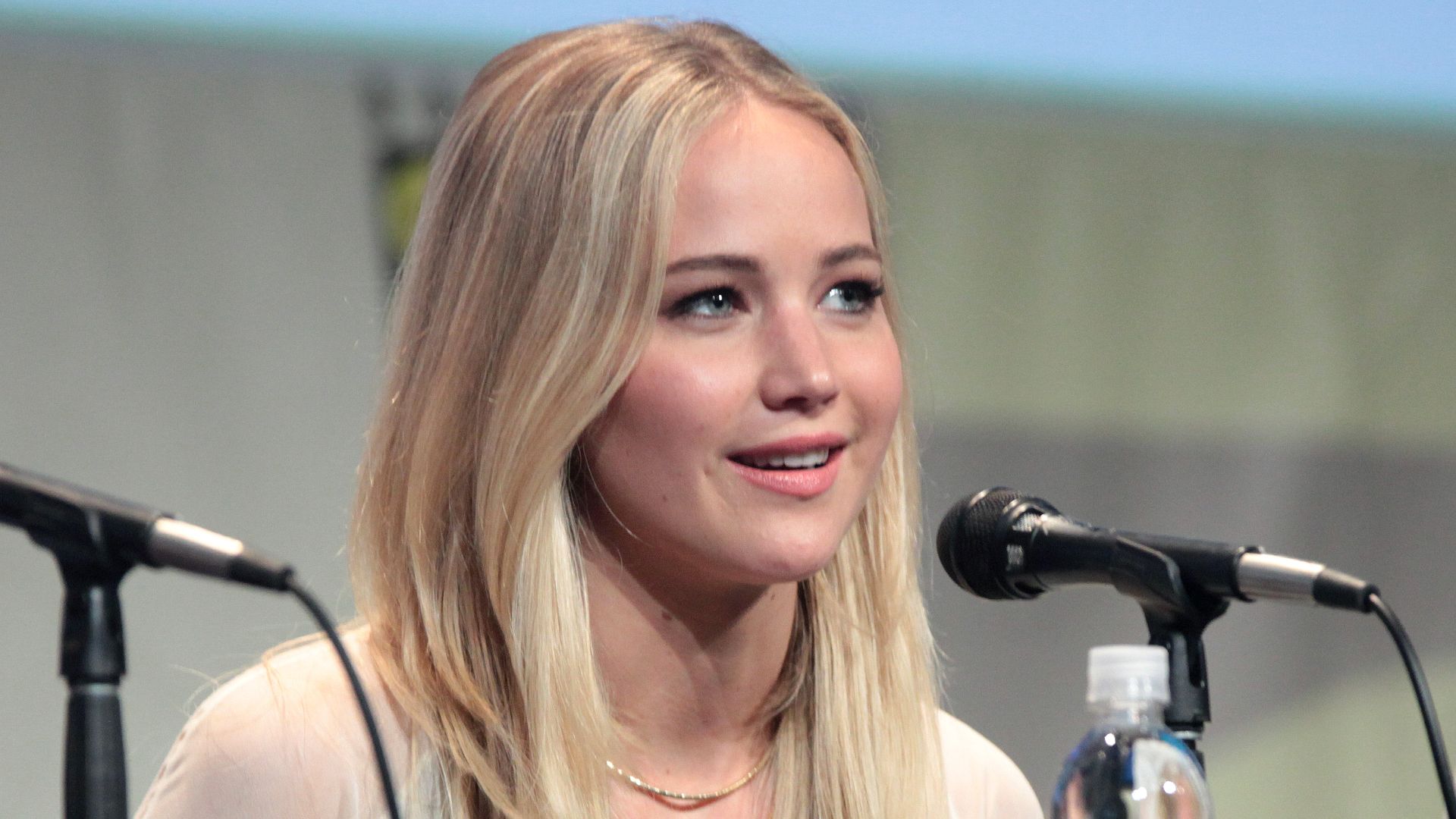 File:SDCC 2015 - Jennifer Lawrence (19764935991).jpg
