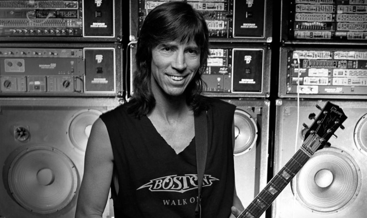 Tom Scholz With Guitar And Rockman Amps