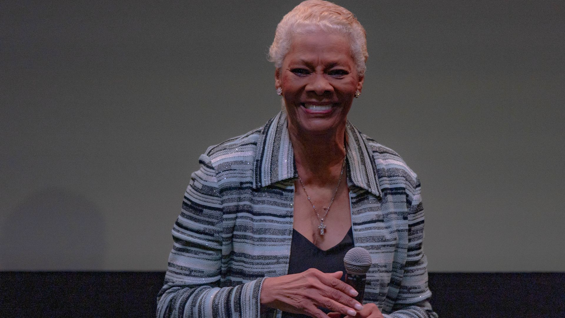 File:Dionne Warwick (51630145085).jpg