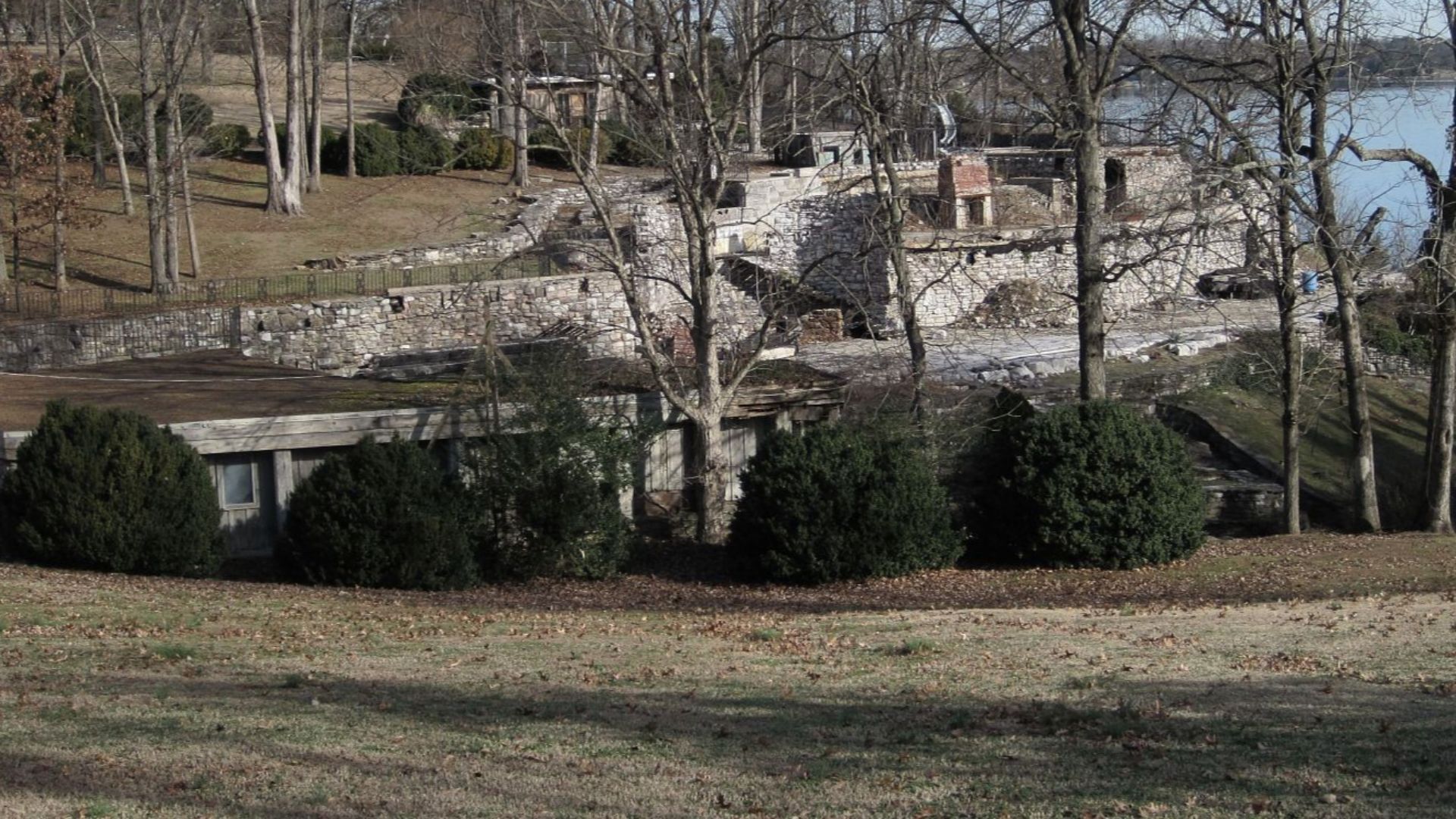 File:Johnny Cash house ruins Hendersonville TN 2013-12-27 002.jpg
