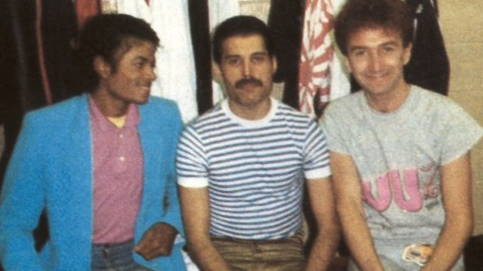 File:Michael Jackson & Freddie Mercury backstage, 1982.jpg