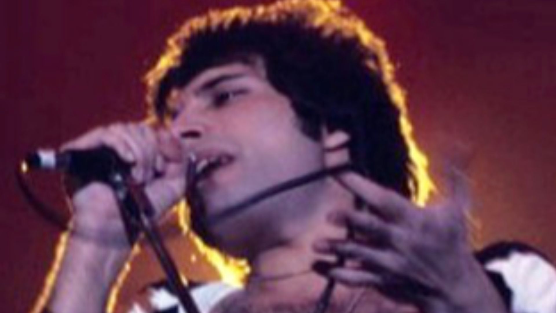 File:Freddie Mercury (cropped).png