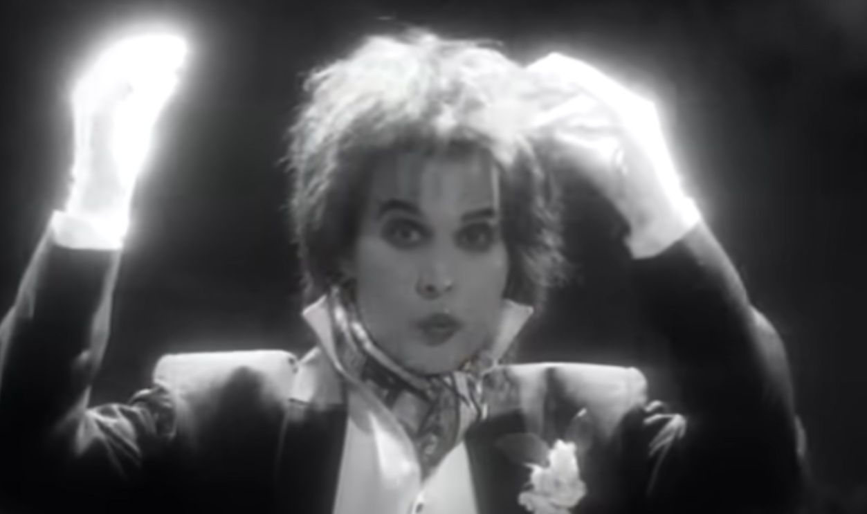 Screenshot from The Show Must Go On (1991)