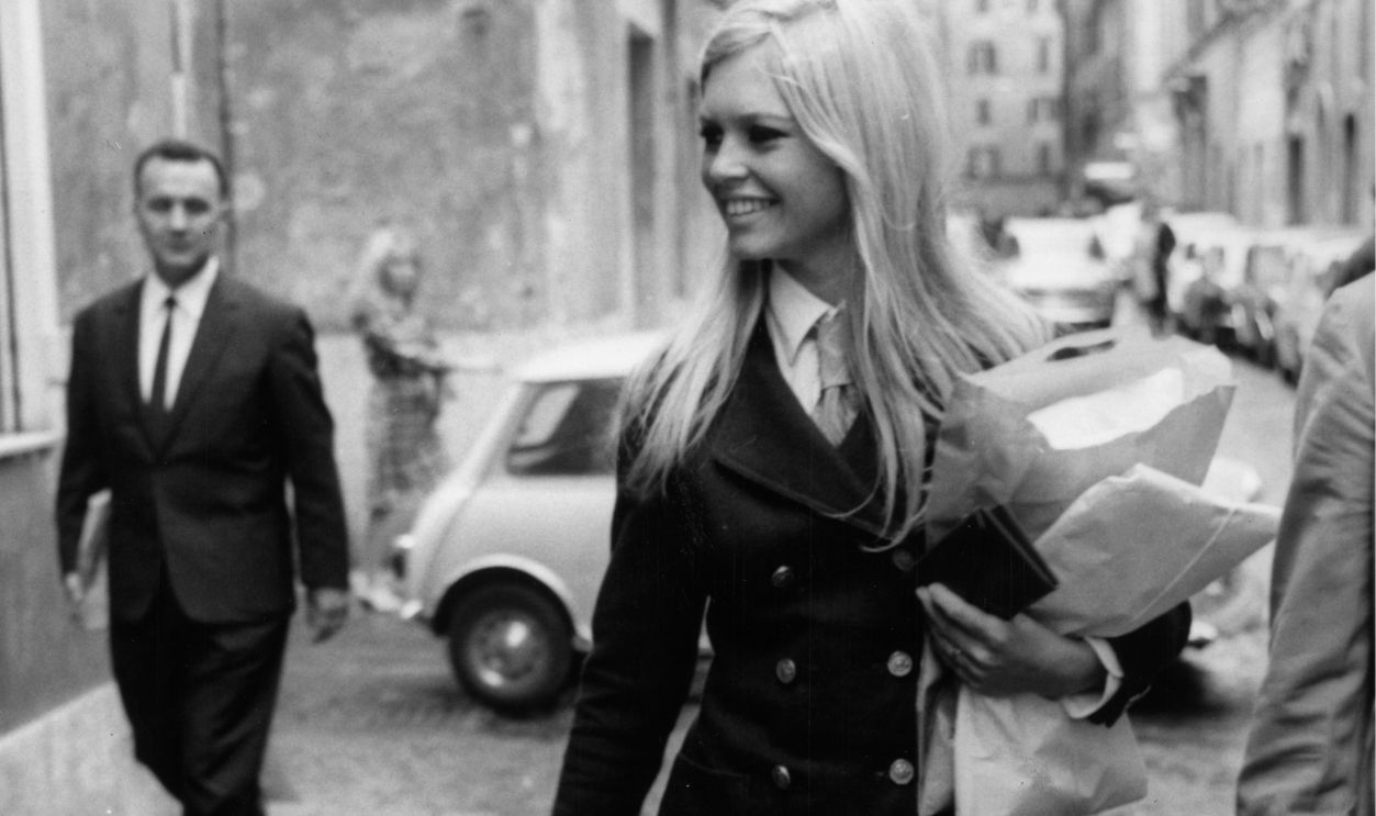 2695873 Brigitte Bardot