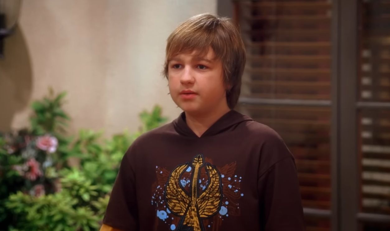 Screenshot from Two and a Half Men, CBS (2003–2015)