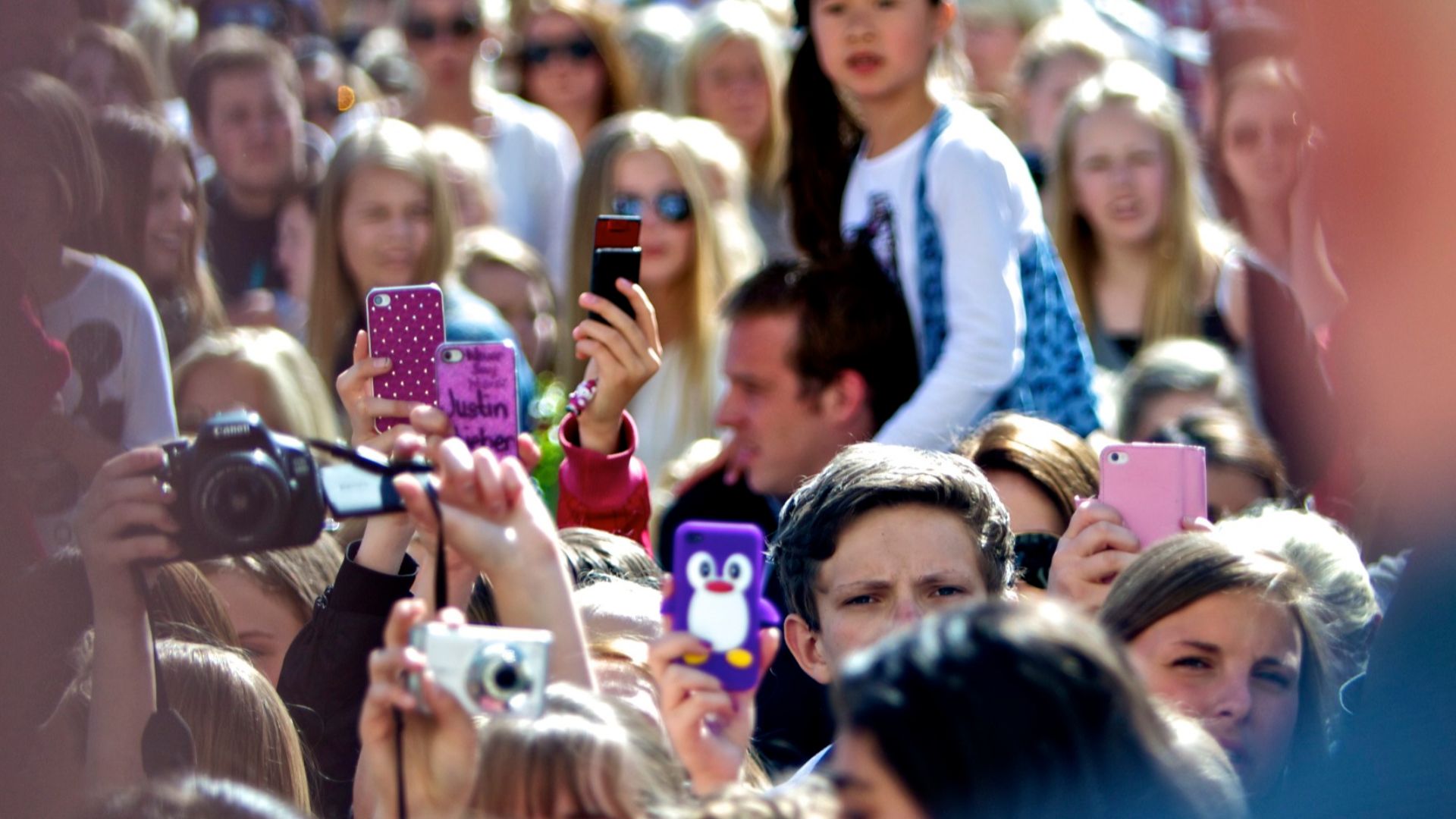 File:Beliebers wants to see Justin Bieber (7317015488).jpg