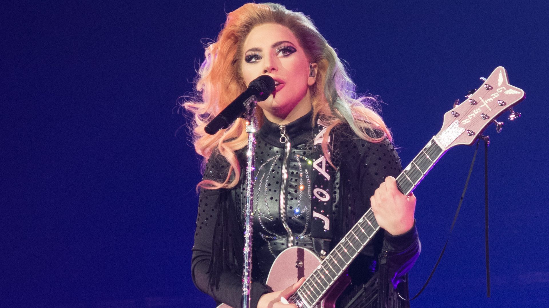 File:Lady Gaga JWT Toronto, 2017-09-06.jpg