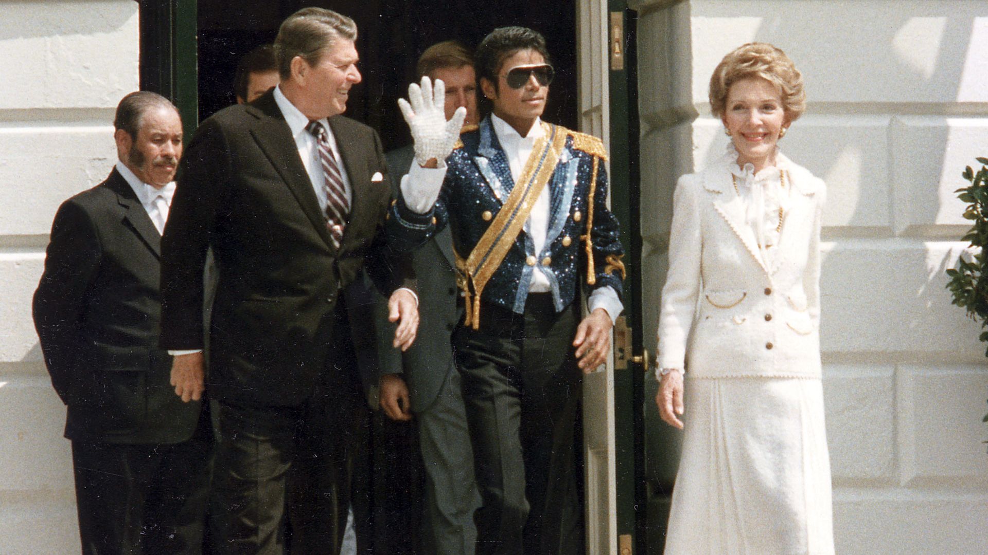 File:Michael Jackson with the Reagans.jpg
