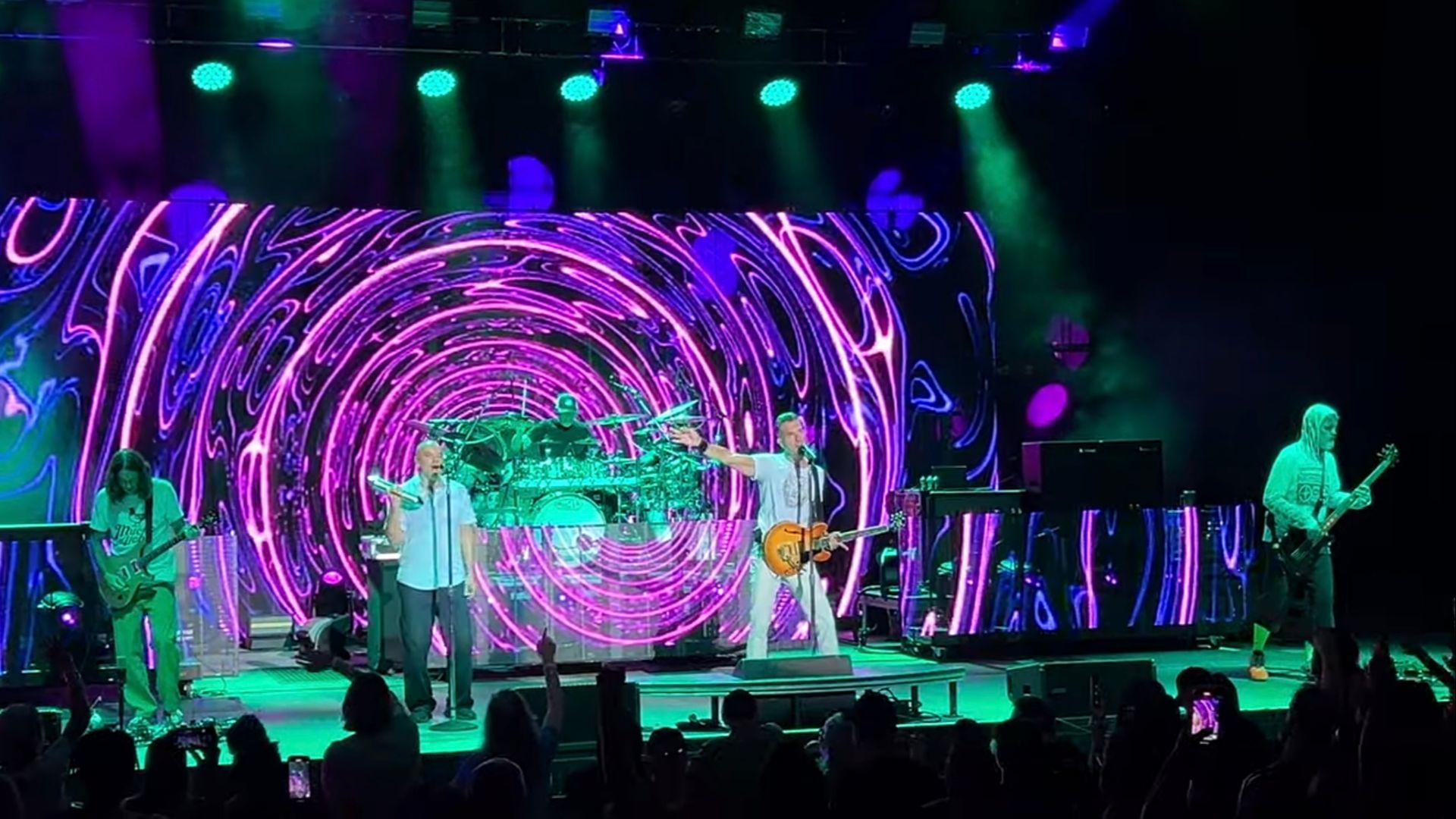 File:311 performing in 2024.jpg