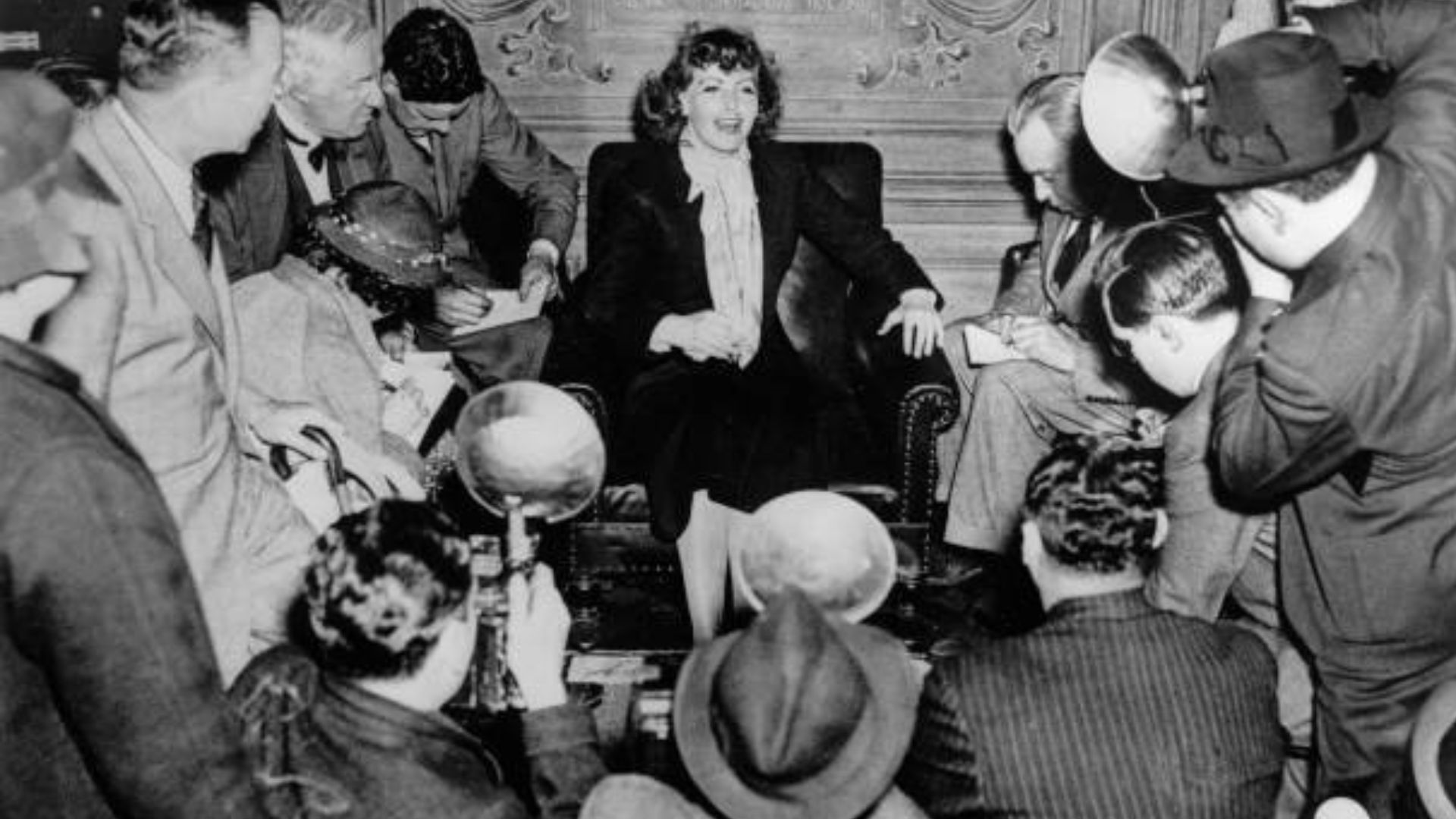 File:Greta Garbo with journalists.jpg
