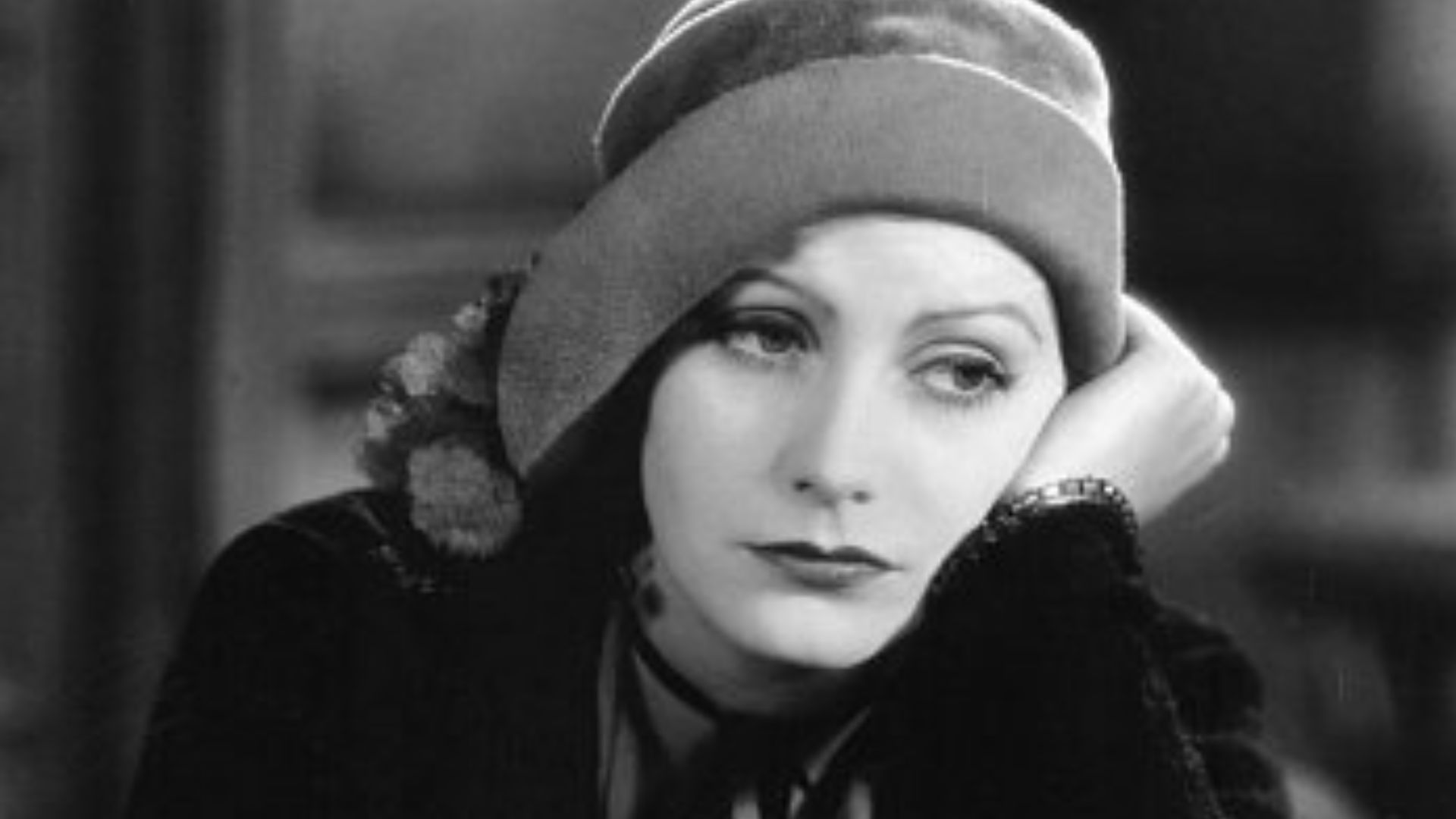 File:Greta Garbo in a publicity image for