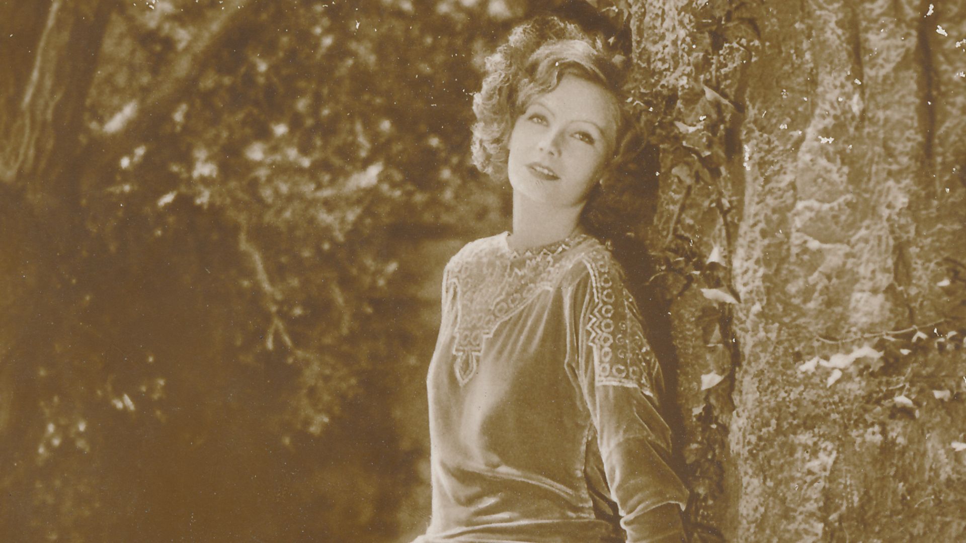 File:Greta Garbo Ross-Verlag 4527.jpg
