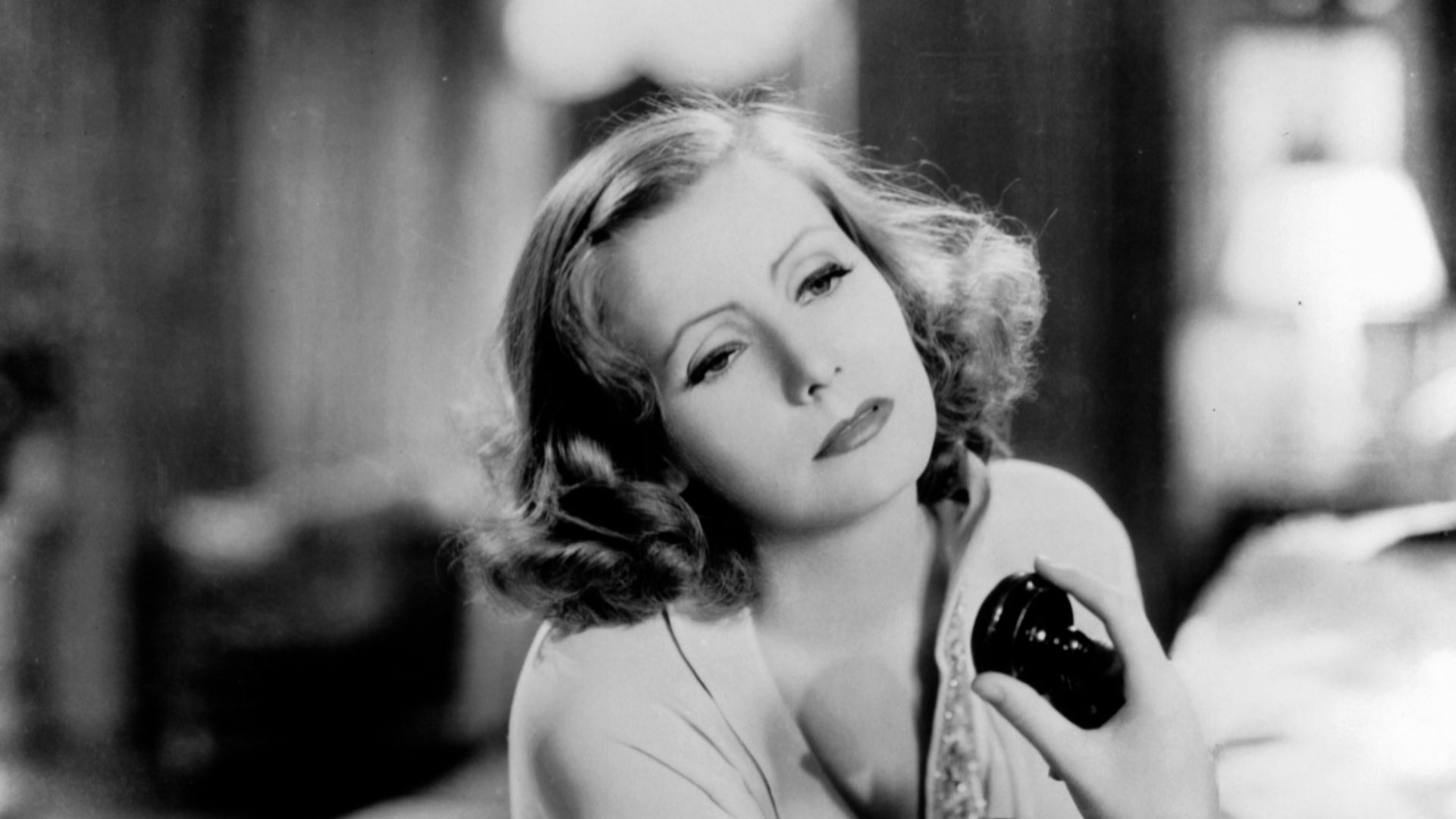 File:Greta Garbo Grand Hotel.jpg