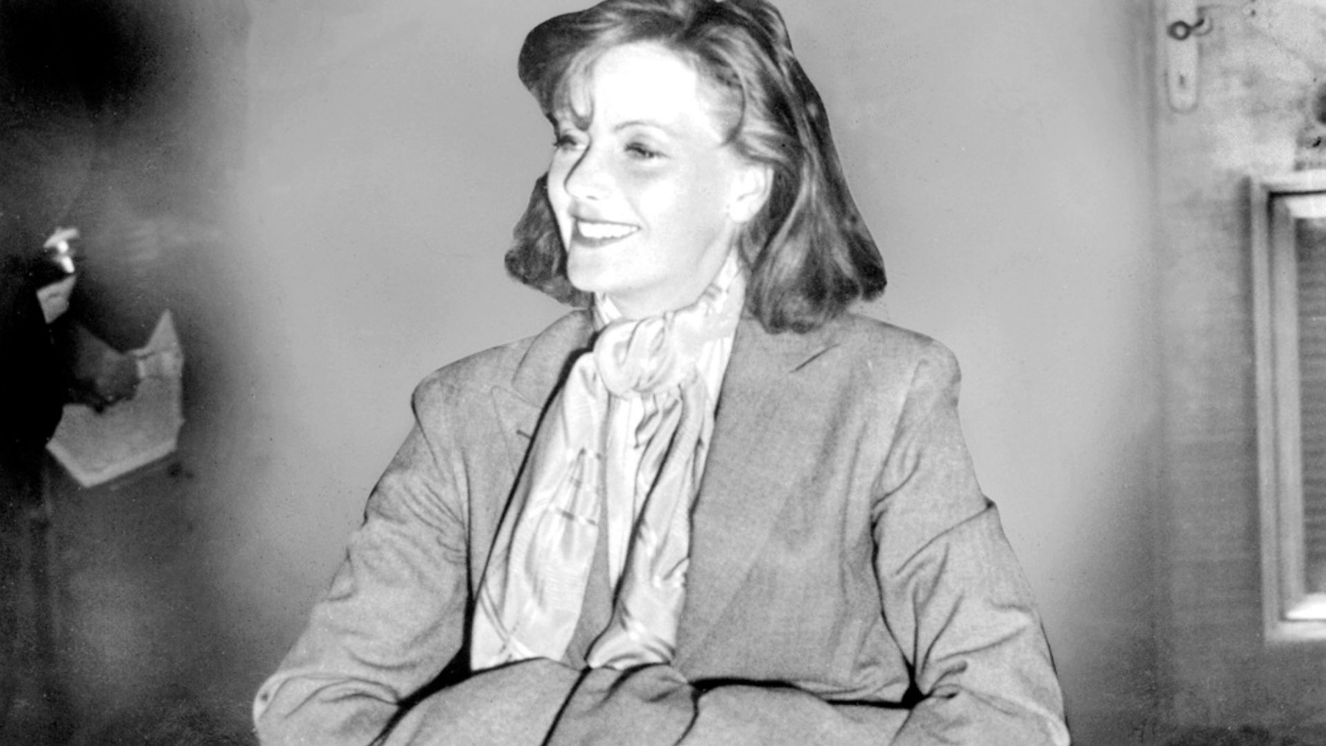 File:Greta Garbo 1935.jpg