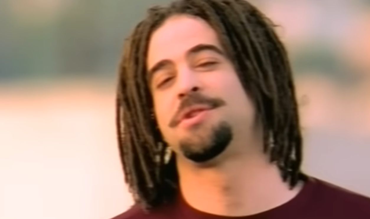 Screenshot from Round Here (1993)