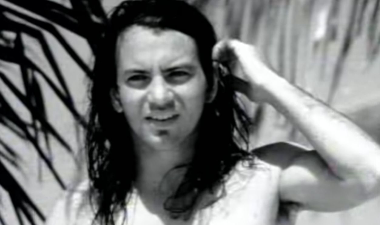 Screenshot from Oceans (1991)