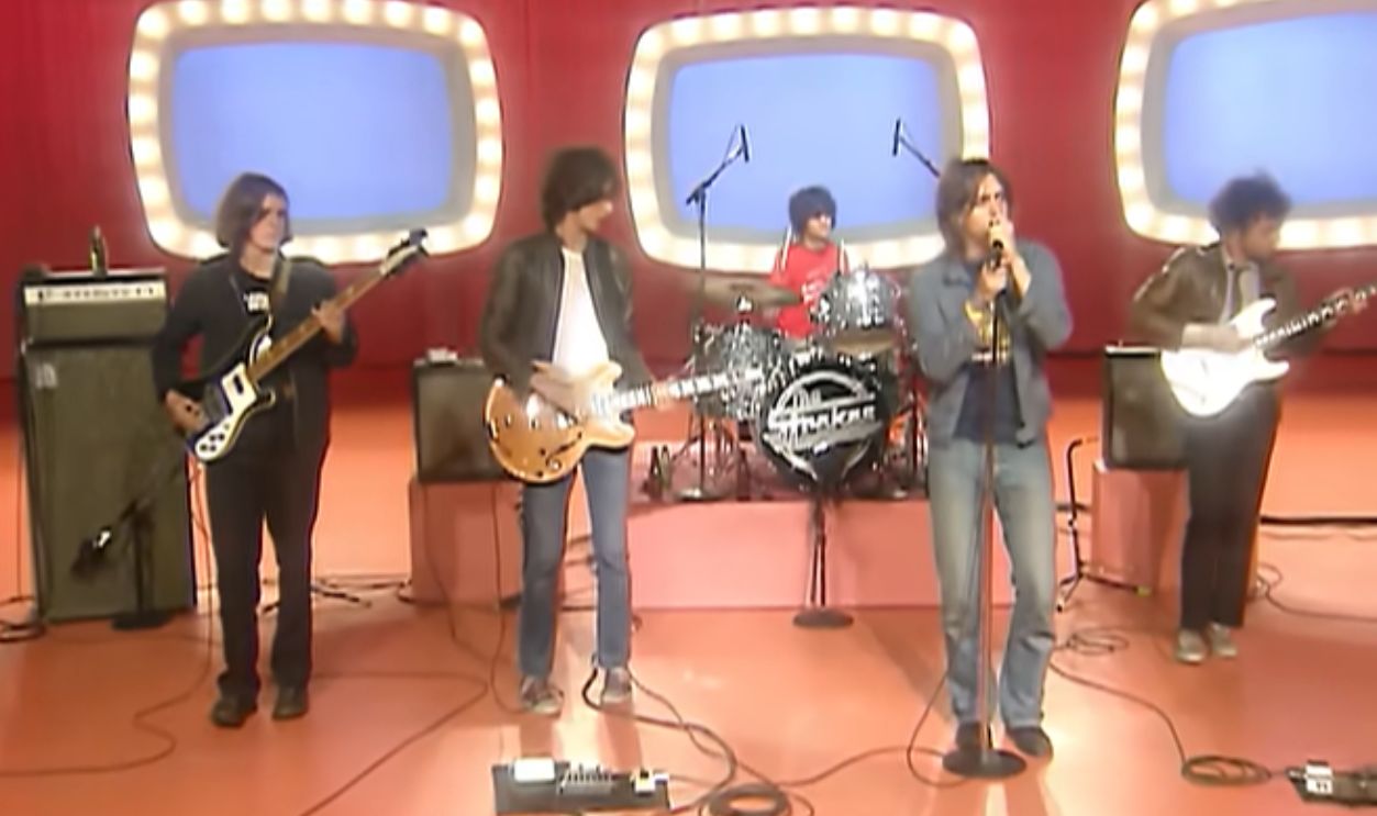 Screenshot from Last Nite (2001)