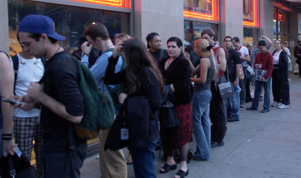 Gettyimages - 2283437, Tori Amos Instore Fans waiting to meet Tori Amos during an in store autograph signing on the day after her new album, 
