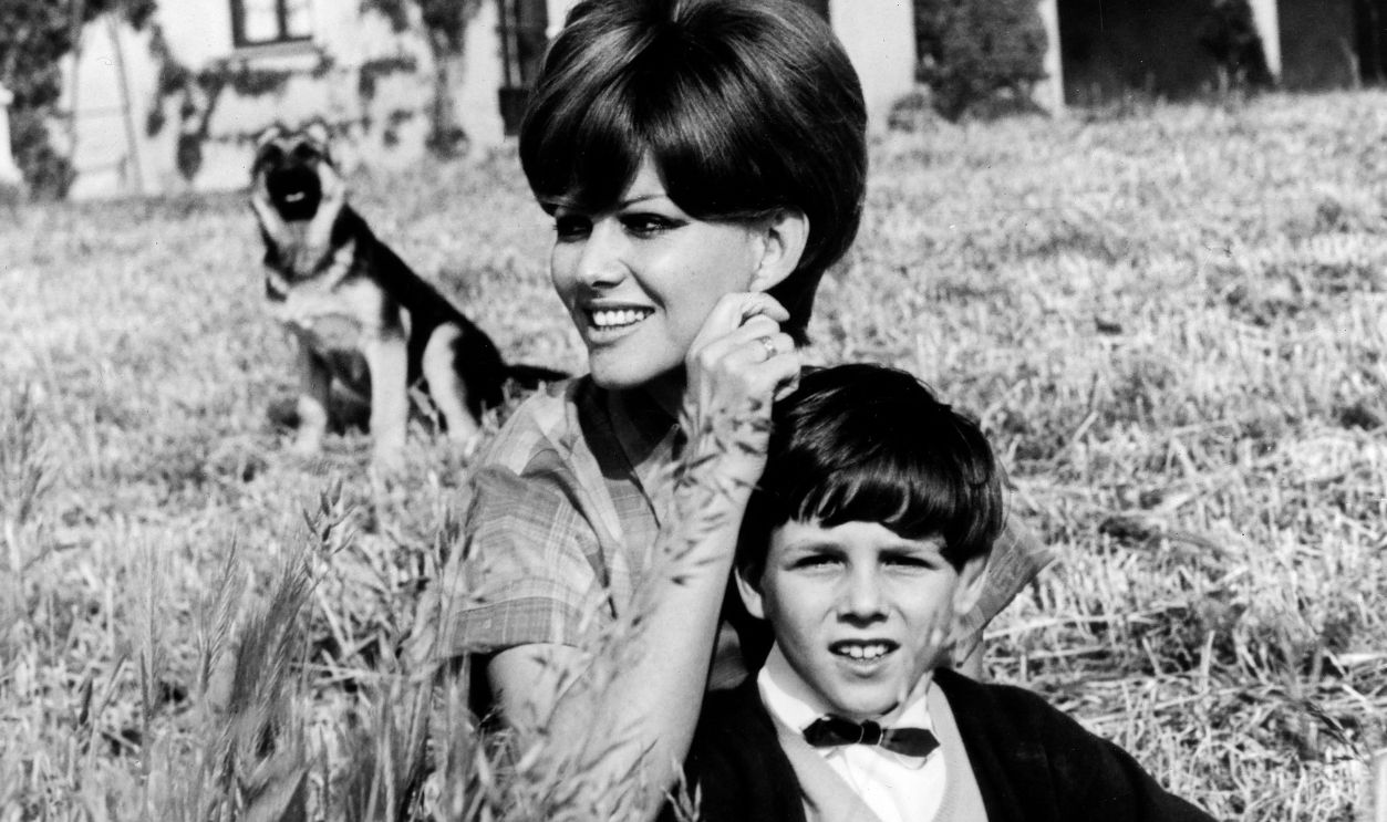 (Limited rights for specific editorial clients in Germany.) *15.04.1939 - Actress, Italy - with her son Patrick Frank Cristaldi - 1971