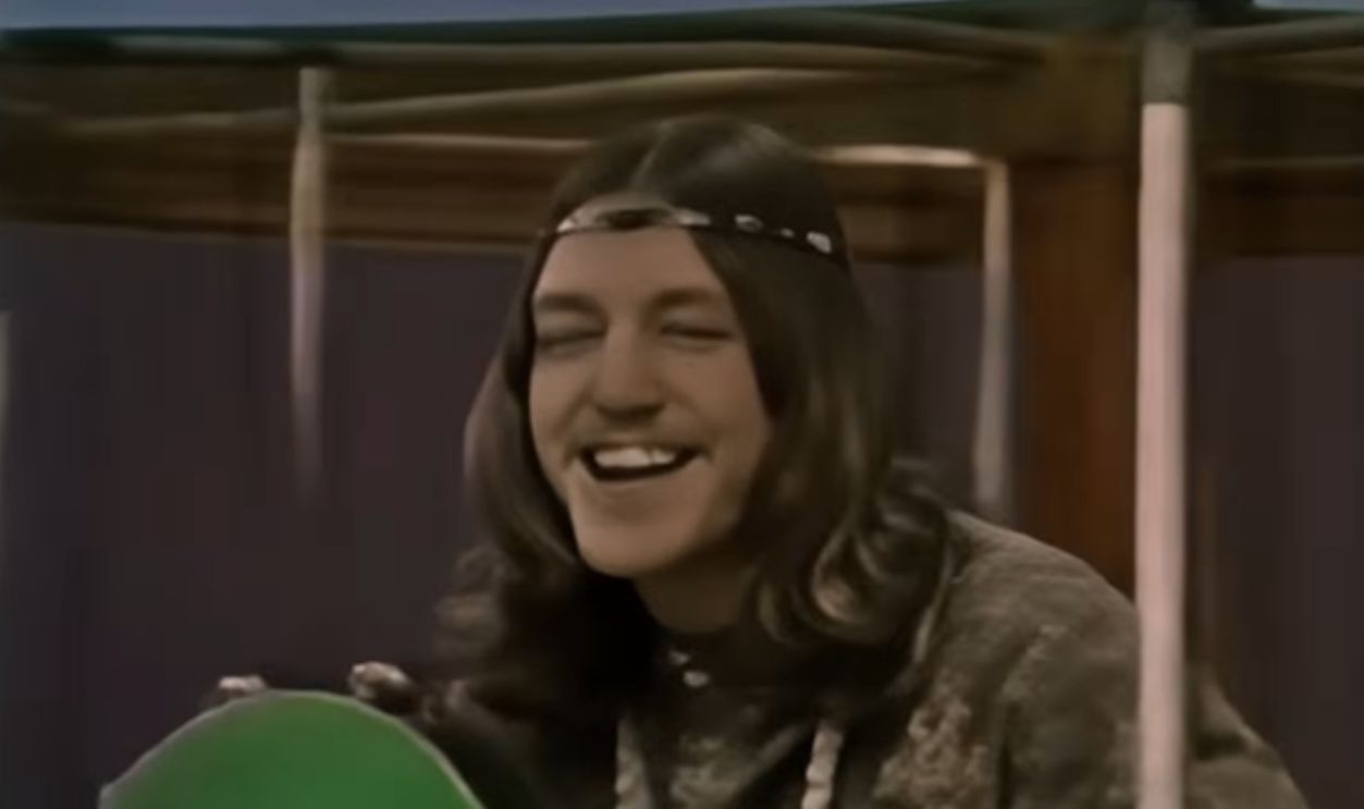 Screenshot from Green Tambourine (1968)