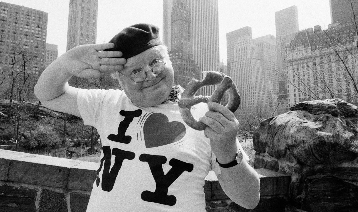 Benny Hill 1071360216