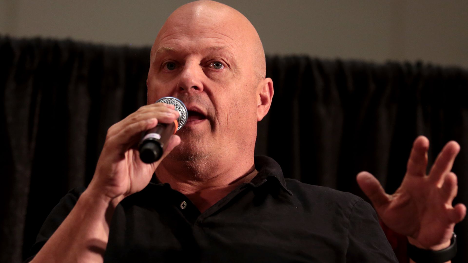 Michael Chiklis speaking at the 2018 Phoenix Comic Fest at the Phoenix Convention Center in Phoenix, Arizona.

Please attribute to Gage Skidmore if used elsewhere.
