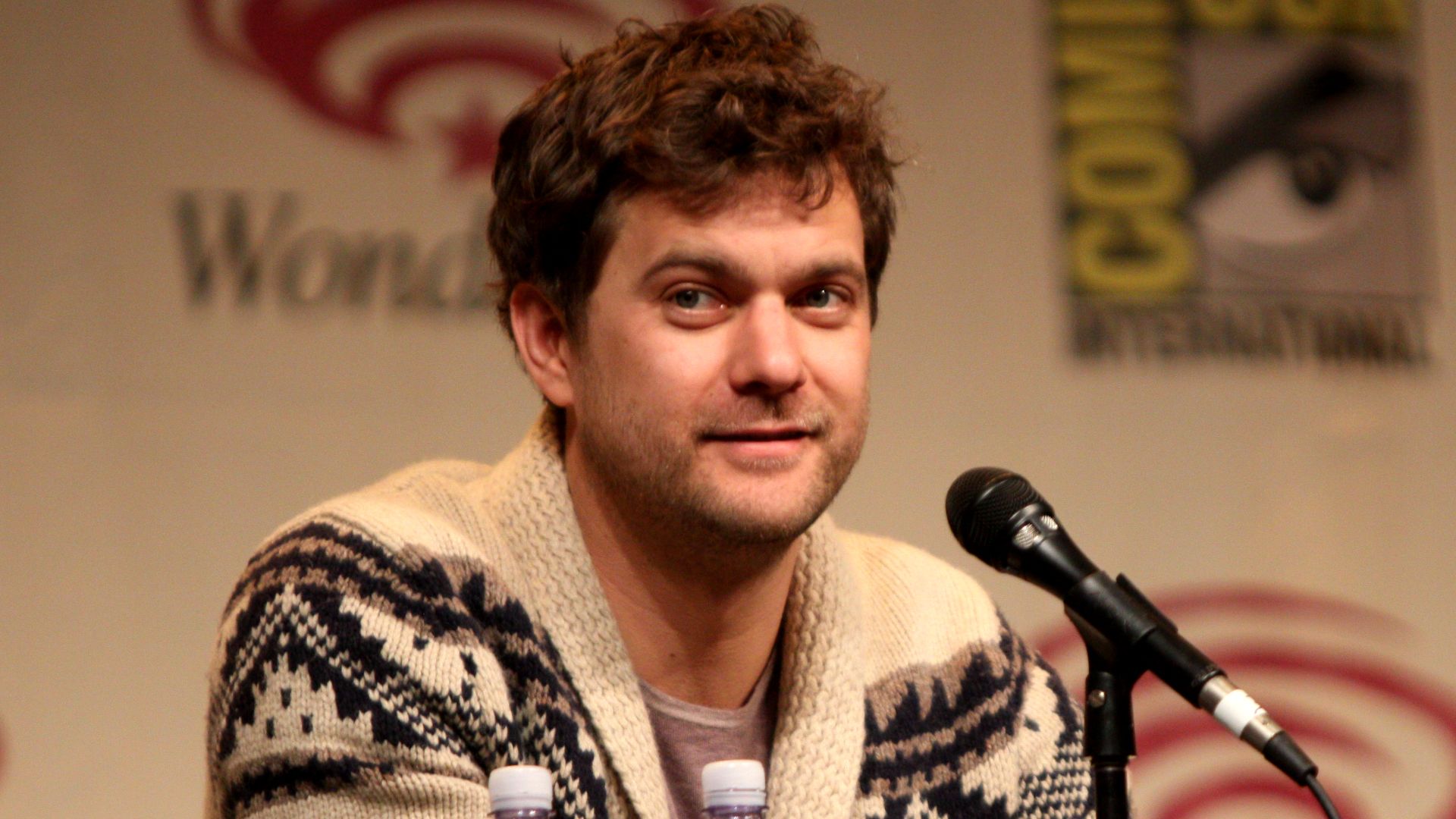 Joshua Jackson speaking at the 2012 WonderCon in Anaheim, California.

Please attribute to Gage Skidmore if used elsewhere