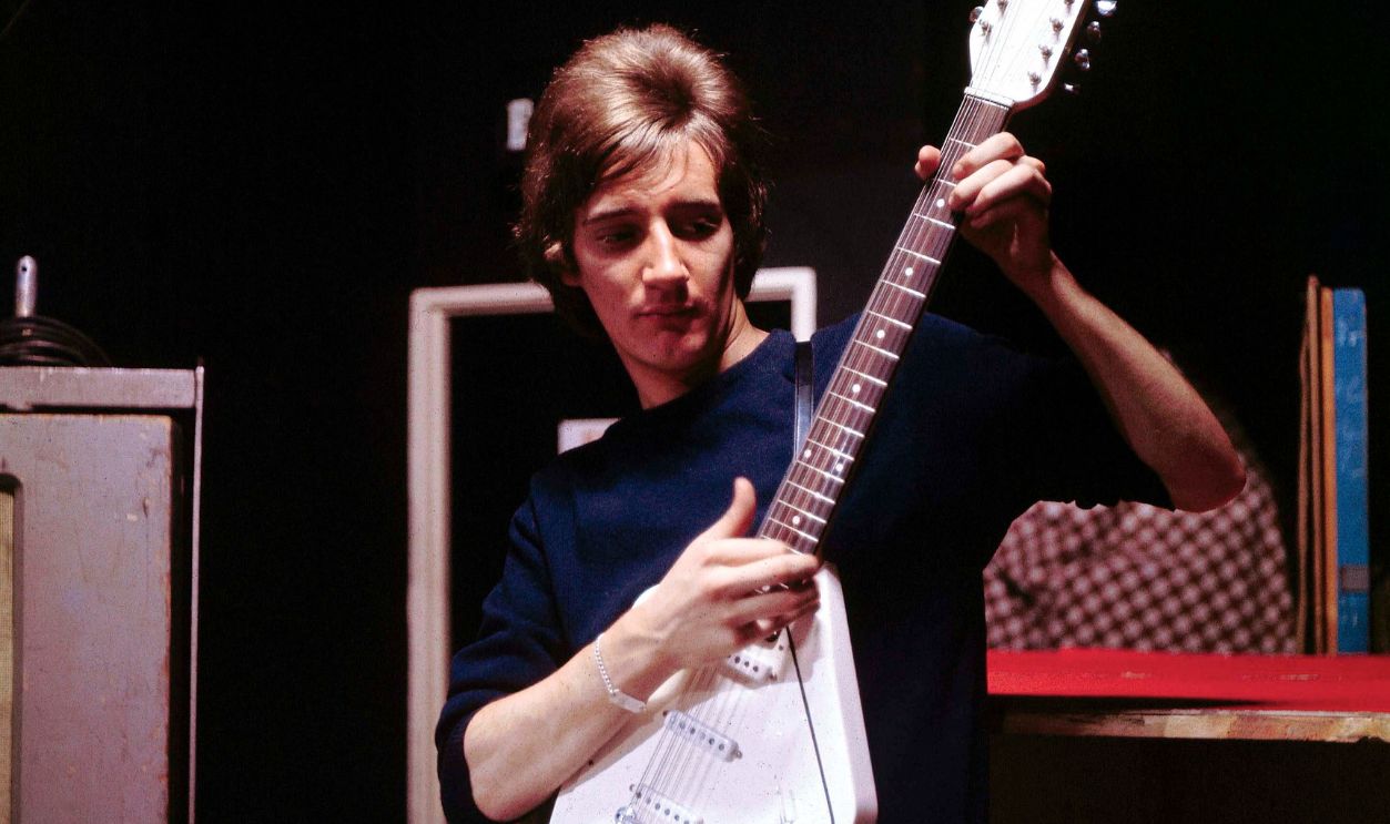 Photo of Rod STEWART and VOX GUITARS; Rod Stewart performing on Ready Steady Go! TV Show at Television House, Kingsway, playing Vox Mark XII twelve-string guitar