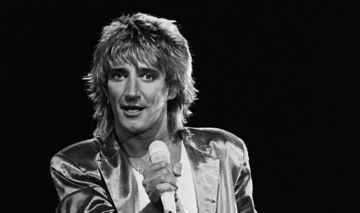 Singer Rod Stewart performs