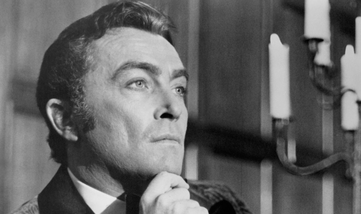 Getty Images - 183978876 - Actor Robert Quarry on set of the movie The Return of Count Yorga.